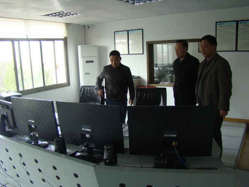 公司黨委書記、董事長何族興到一線部門調(diào)研